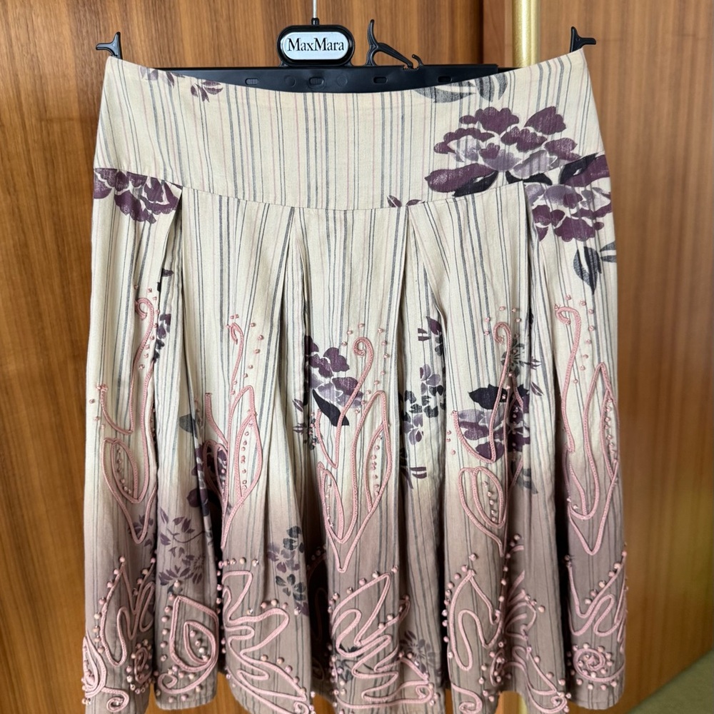 Unique MaxMara Weekend skirt